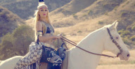 No Doubt new music video "Looking Hot" 