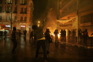 Athen: Heftige Krawalle vor dem Parlament am Rande einer Demonstration gegen das Sparpaket