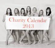 Studentinnen posieren nackt für den Charity Kalender