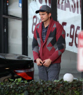 EXCLUSIVE Ashton Kutcher and Mila Kunis hit Sugarfish