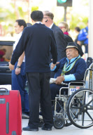 Quincy Jones Gets Pushed In A Wheelchair At LAX