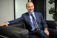 Hager Group Vorstand Daniel Hager beim Fototermin in Firmenhauptsitz