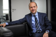 Hager Group Vorstand Daniel Hager beim Fototermin in Firmenhauptsitz