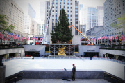 Rockefeller Center gets Christmas tree