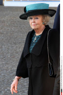 AMSTERDAM:  Queen Beatrix welcomes President Ivan Gasparovic of Slovakia