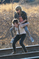 Taylor Swift gets a lift on the set of "I Knew You Were Trouble" - Part 2