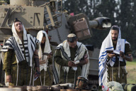 Israeli soldiers pray