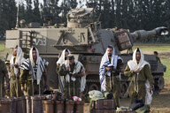 Israeli soldiers pray