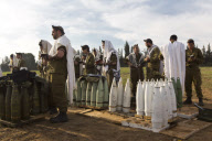 Israeli soldiers pray