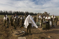 Israeli soldiers pray