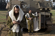 Israeli soldiers pray