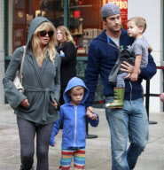 Oliver Hudson shopping with Kurt Russell and Goldie Hawn
