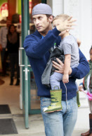 Oliver Hudson shopping with Kurt Russell and Goldie Hawn