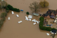 Weiterhin Land unter in England