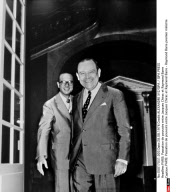 PARIS: Passation de pouvoirs entre Jacques Chirac et Raymond Barre
