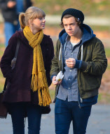 Harry Styles And Taylor Swift Spend A Romantic Day In The Park 