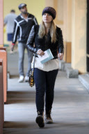 Kristen Bell and her Baby Bump : Greeting Card Shopping at Aaron Brothers