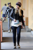 Kristen Bell and her Baby Bump : Greeting Card Shopping at Aaron Brothers