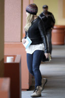 Kristen Bell and her Baby Bump : Greeting Card Shopping at Aaron Brothers