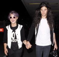 Kelly Osbourne spotted traveling her boyfriend Matthew Mosshart at LAX