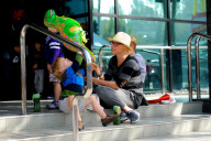 Julie Bowen And Her Family Are All Smiles As They Spend A Morning At A Farmer's Market