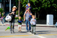 Julie Bowen And Her Family Are All Smiles As They Spend A Morning At A Farmer's Market