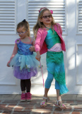 Jennifer Garner Takes Her Girls To A Party 