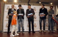 Crisitnao Ronaldo participa en la campana del Real Madrid "En navidad ningun nino sin juguete".

