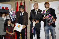 Crisitnao Ronaldo participa en la campana del Real Madrid "En navidad ningun nino sin juguete".
