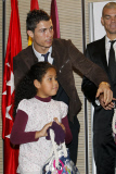 Crisitnao Ronaldo participa en la campana del Real Madrid "En navidad ningun nino sin juguete".
