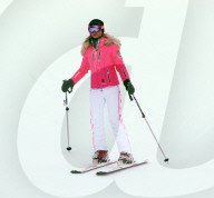 Snow bunny Paris Hilton hits the slopes