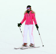Snow bunny Paris Hilton hits the slopes
