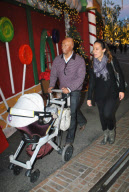 J.R. Martinez and his family go Christmas Shopping 