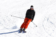 *EXCLUSIVE* Antonio Banderas shows off his Skiing Skills in Aspen