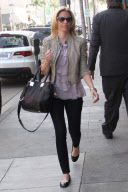 Elizabeth Banks Goes Shopping