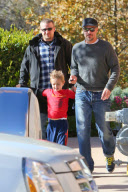 Britney Spears steps out for lunch with her family