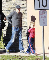 Britney Spears And Her Boys Dine At Claim Jumper 