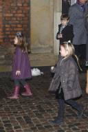 Das dänische Kronprinzenpaar mit Familie beim Weihnachtsgottesdienst