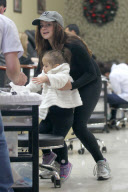 Ariel Winter makes a Girls' Trip to the Nail Salon - Part 2