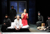 PARIS : Filage de la piece "Zero s'est endormi".