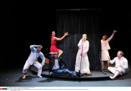 PARIS : Filage de la piece "Zero s'est endormi".