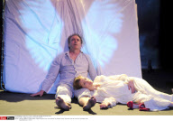 PARIS : Filage de la piece "Zero s'est endormi".