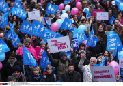 PARIS: Thousands demonstrate against gay mariage