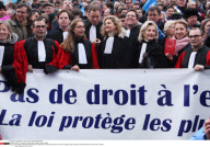 PARIS: Thousands demonstrate against gay mariage