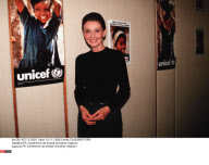FR: Conference de presse d'Audrey Hepburn