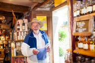 PORTRAIT - Roger Whittaker in Saint-Cirq-Lapopie (Homestory)
