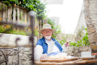 PORTRAIT - Roger Whittaker in Saint-Cirq-Lapopie (Homestory)