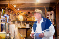 PORTRAIT - Roger Whittaker in Saint-Cirq-Lapopie (Homestory)