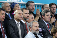 El principe Felipe acude a ver a la seleccion espa¿ola de balonmano en su partido contra Hungria durante el Campeonato Mundial de Balonmano.