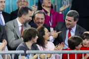 El principe Felipe acude a ver a la seleccion espa¿ola de balonmano en su partido contra Hungria durante el Campeonato Mundial de Balonmano.